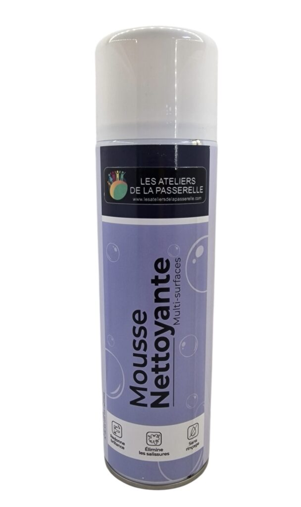 Mousse nettoyante surface